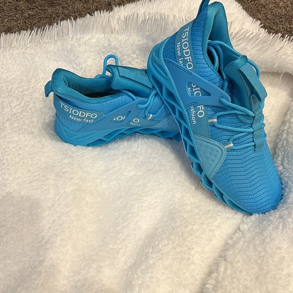 Running Shoes - image 3